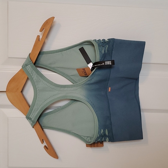 NWT Victoria'sSecret sport ombre crop bra (medium) - Picture 2 of 6
